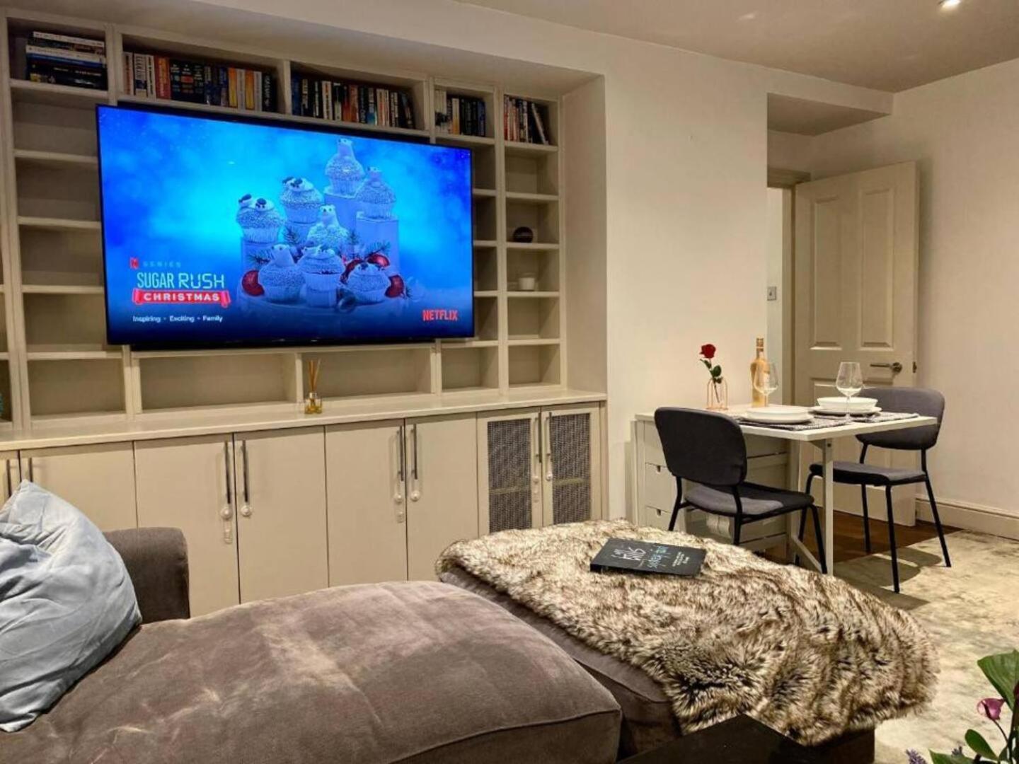 Niru Experience Hidden Gem In Chelsea 2Bd 2Ba Apartment London Bagian luar foto