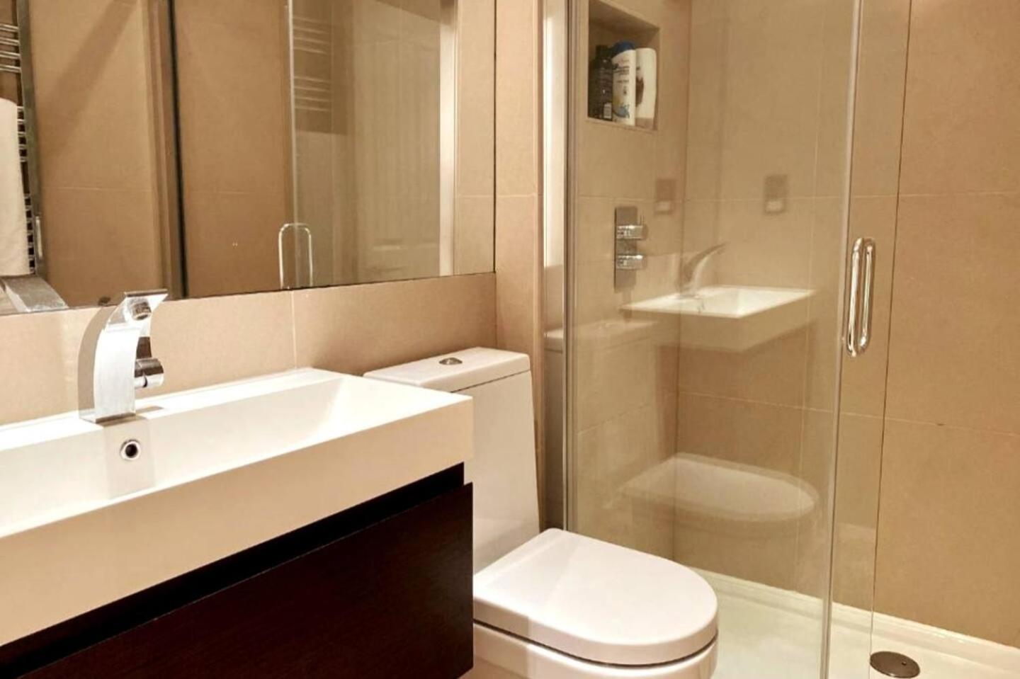 Niru Experience Hidden Gem In Chelsea 2Bd 2Ba Apartment London Bagian luar foto