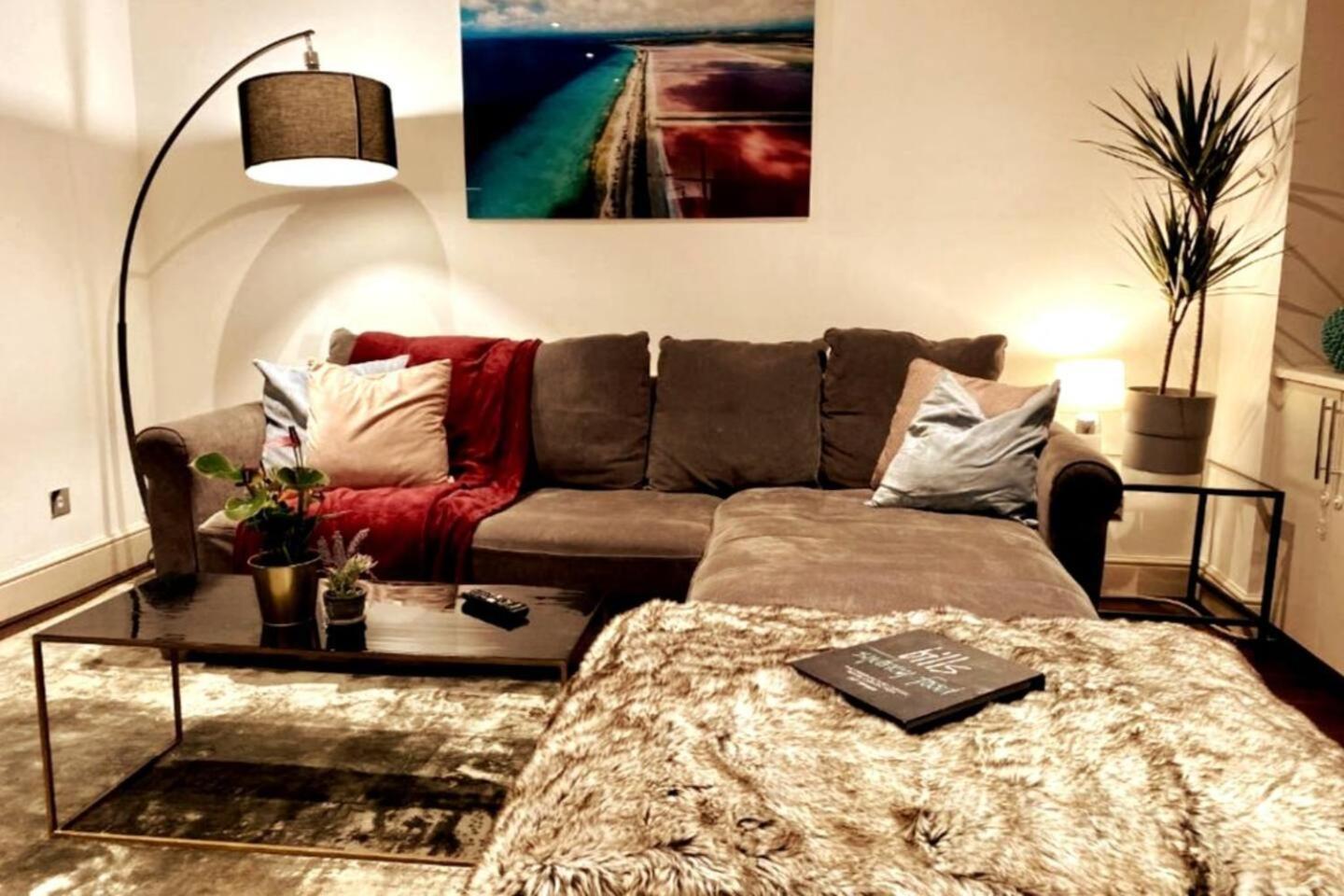 Niru Experience Hidden Gem In Chelsea 2Bd 2Ba Apartment London Bagian luar foto