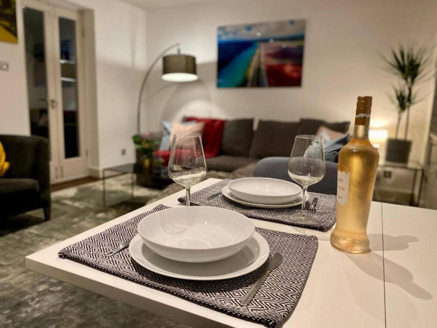 Niru Experience Hidden Gem In Chelsea 2Bd 2Ba Apartment London Bagian luar foto