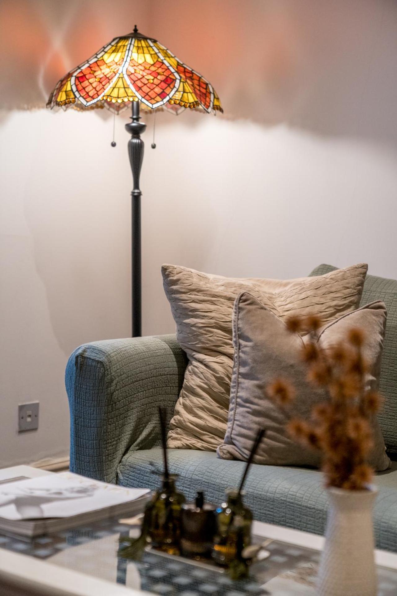 Niru Experience Hidden Gem In Chelsea 2Bd 2Ba Apartment London Bagian luar foto